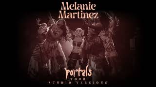 Melanie Martinez - BATTLE OF THE LARYNX (PORTALS Tour Studio Version) Resimi