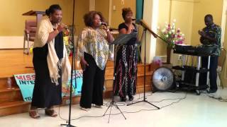 Video thumbnail of "Amen, Amen Blessing & Glory - Groupe Psaumes 150 | Culte du 17 Mai 2015"