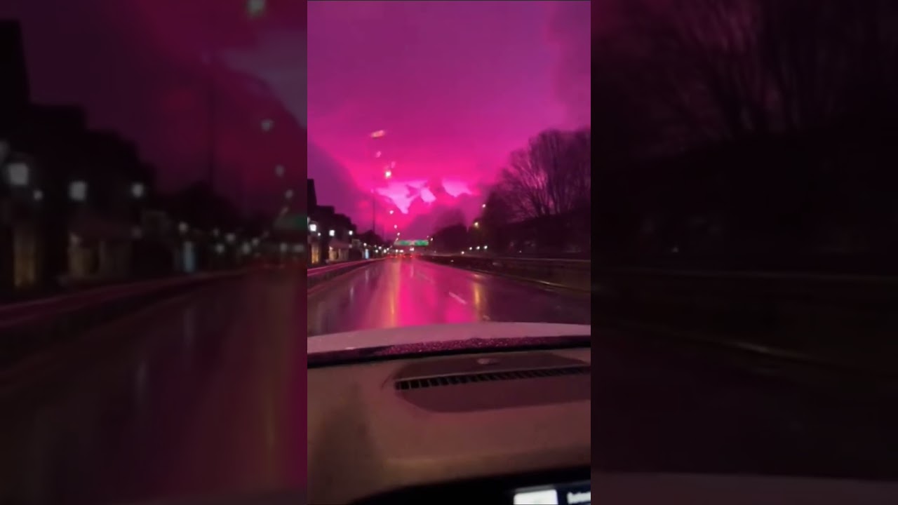 A mysterious pink sky last night in Birmingham 🧐🩷
