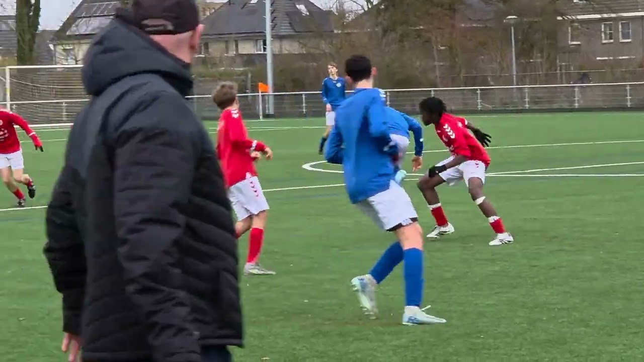 RKHVV JO17-2  tegen JO17-1 D-boys 7-0