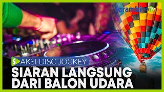 Aksi Disc Jockey Memainkan Musik Secara Langsung dari Balon Udara