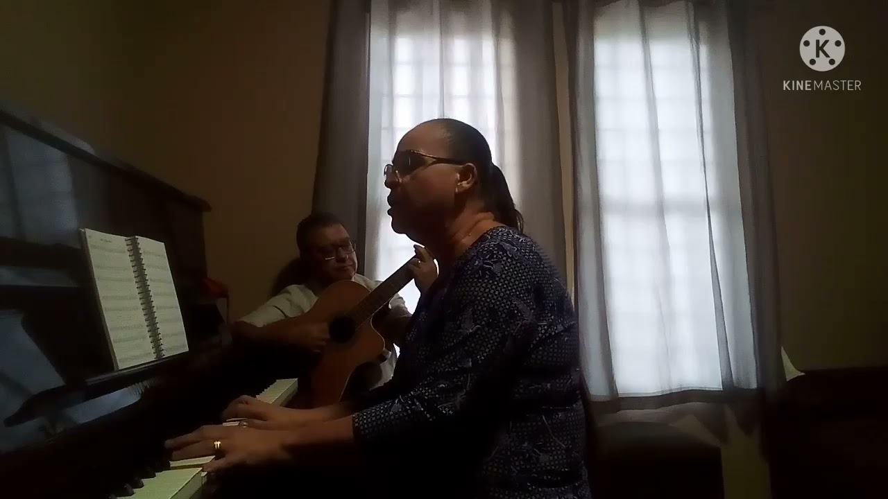 Hino 102 em Italiano