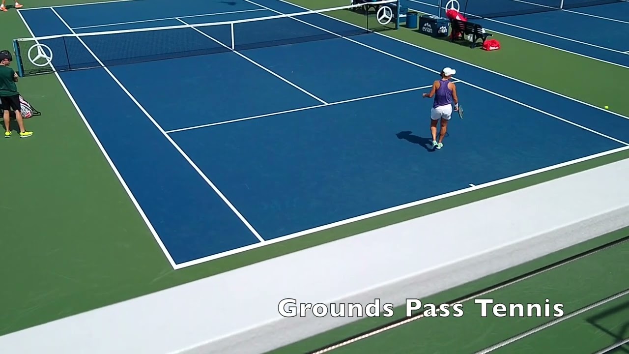 Ash Barty serving @ US Open 2021