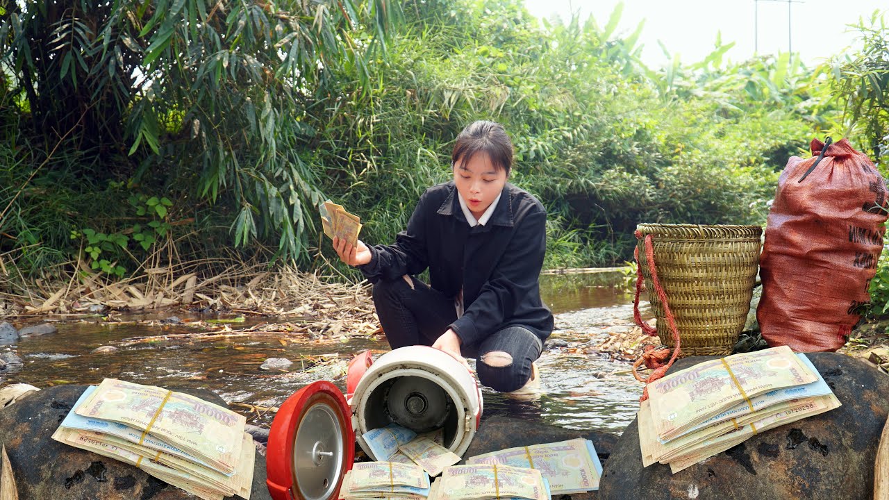 While collecting scrap, single mother Hana was lucky to discover a huge ...