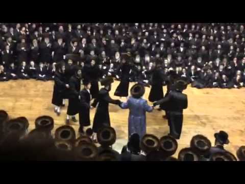 Bobov Wedding 2014 Rebbe Dancing With Children