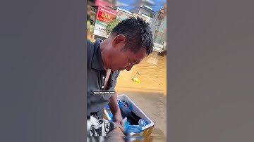 Cảm động người cha lặng lội giữa cơn lũ ở Thái Nguyên, mang đồ tiếp tế cho con gái và cháu #baoso11