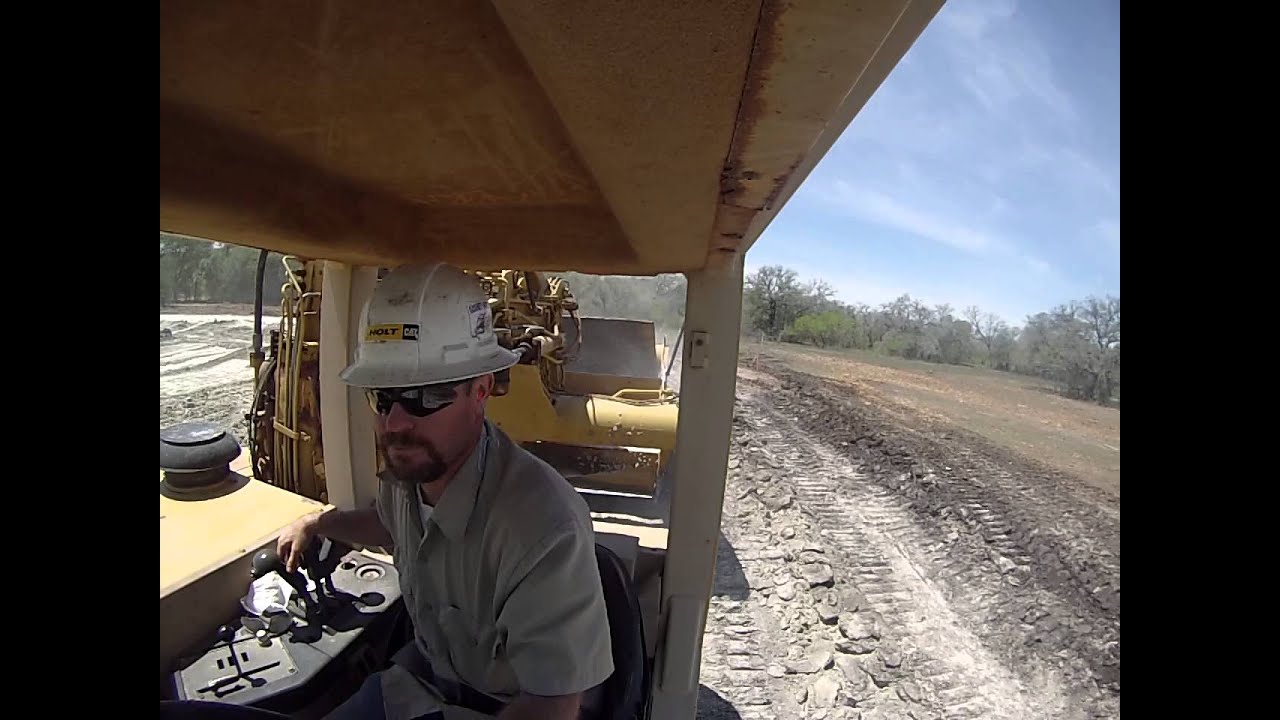 Moving dirt with the open cab 621F