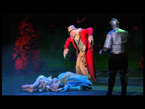 Vidéo: Y a-t-il un épouvantail dans le Magicien d'Oz ?