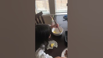 3 year old use chopsticks
