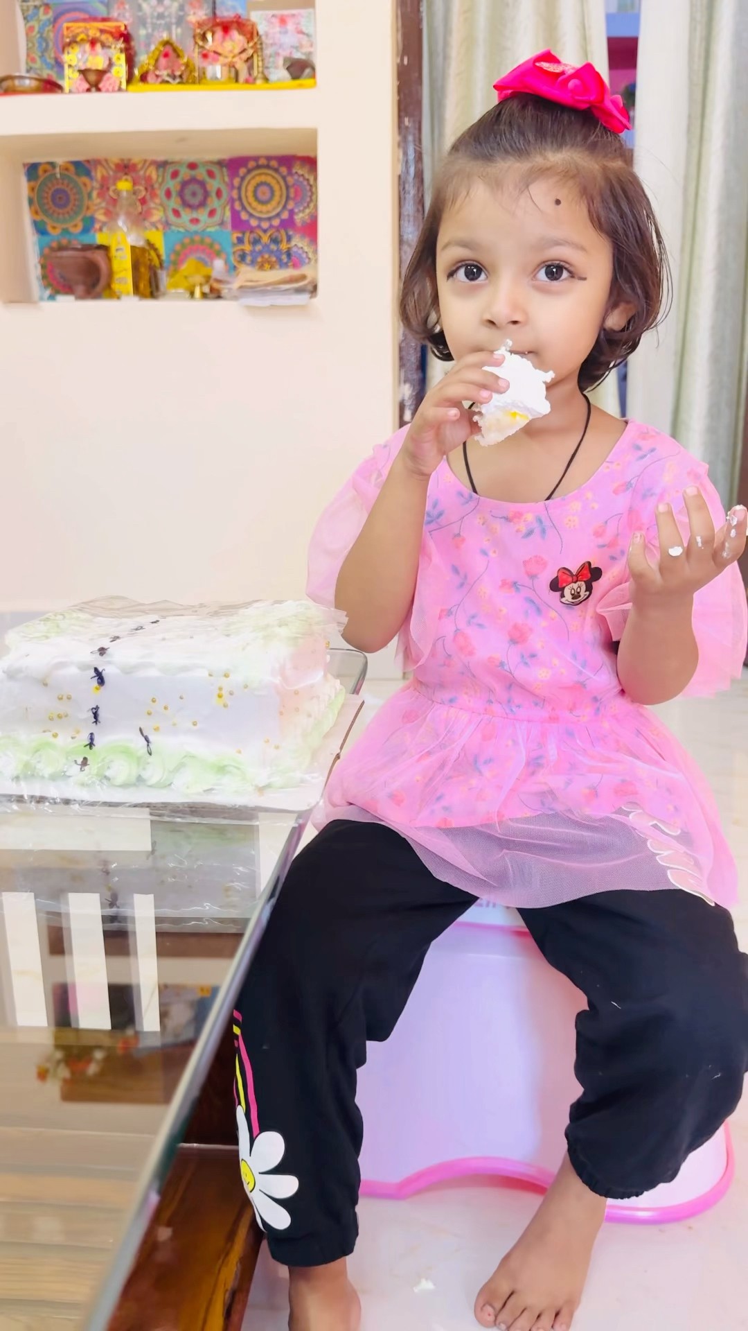 Tooktook aur mummy kiske liye ant ? vali cake?
