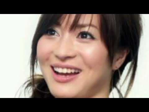 2年前に14歳下と再婚…新山千春〝44歳の大胆水着〟砂浜ショットが話題「美しい」「魅力満載」「背中パックリ」