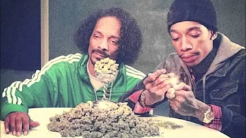 Snoop Dogg & Wiz Khalifa - Young, Wild and Free FULL SONG |HD|