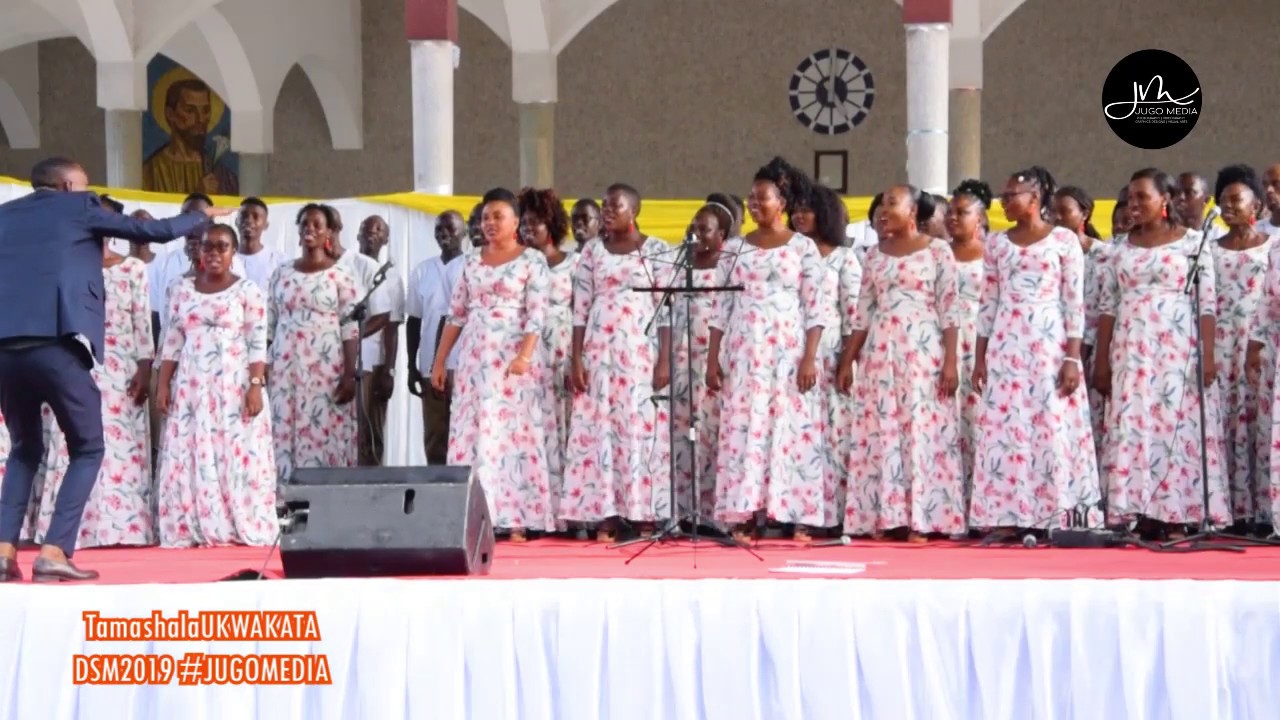 KWAYA YA MT KIZITO MAKUBURI WALIVYOINGIA JUKWAANI KWA NAMNA YA AJABU | TAMASHA LA UKWAKATA DSM 2019