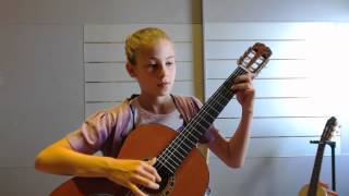 Miniatura de vídeo de "Karlotta (10Jahre alt) - El papamoscas - C. Hartog - Gitarre"