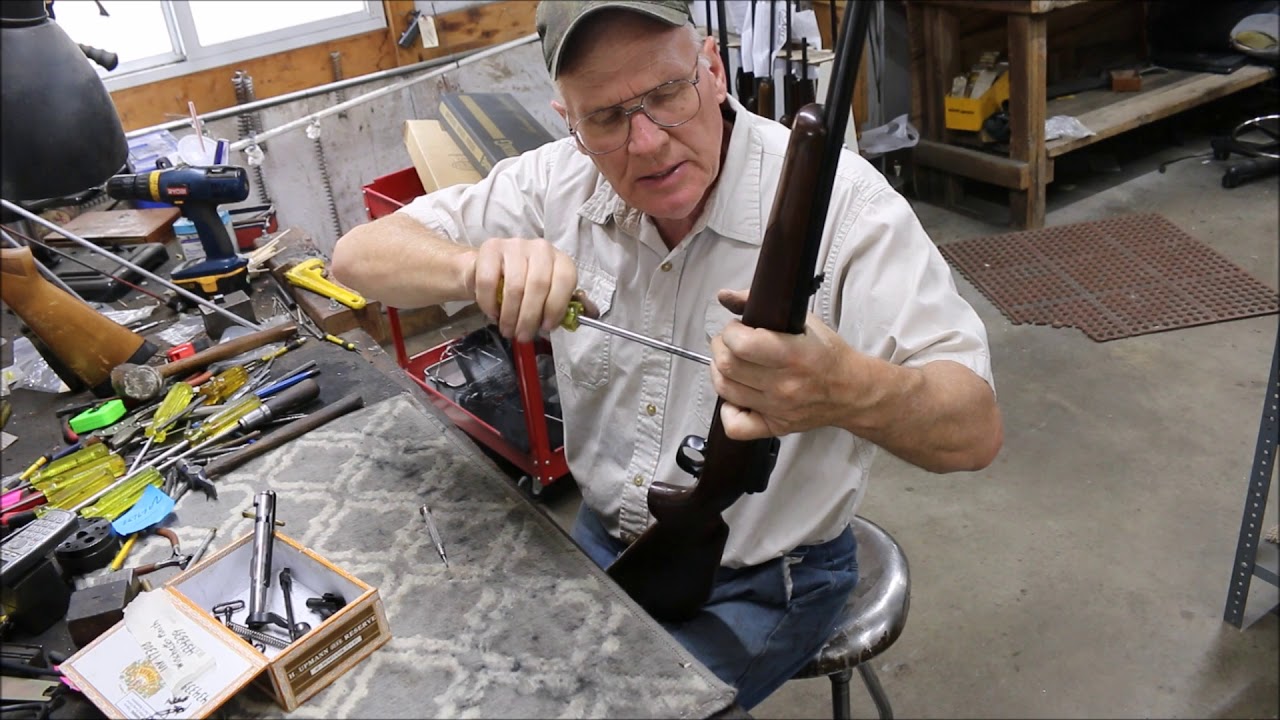 Watch Art disassemble a Pre 64 Winchester model 70. YouTube