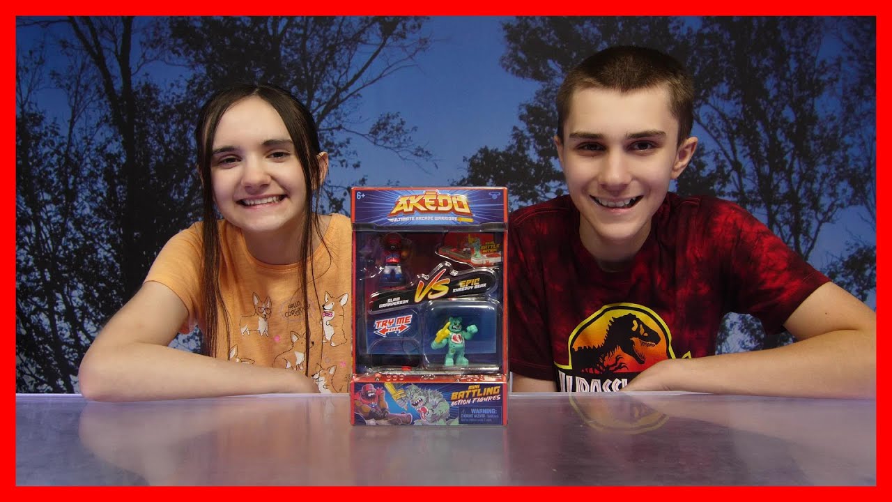 NEW Akedo Ultimate Arcade Warriors Mini Battling Action Figures Versus Pack!