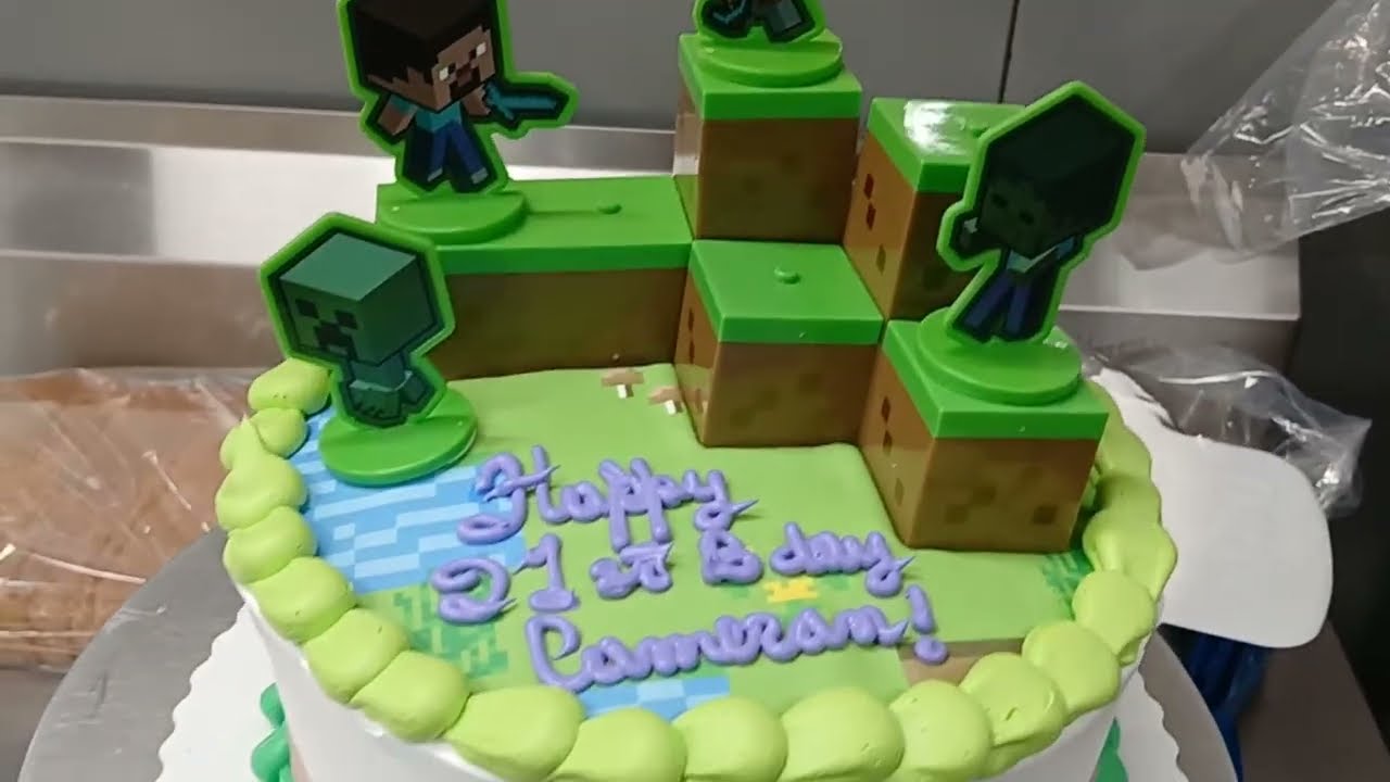 I Decorate a Minecraft Cake