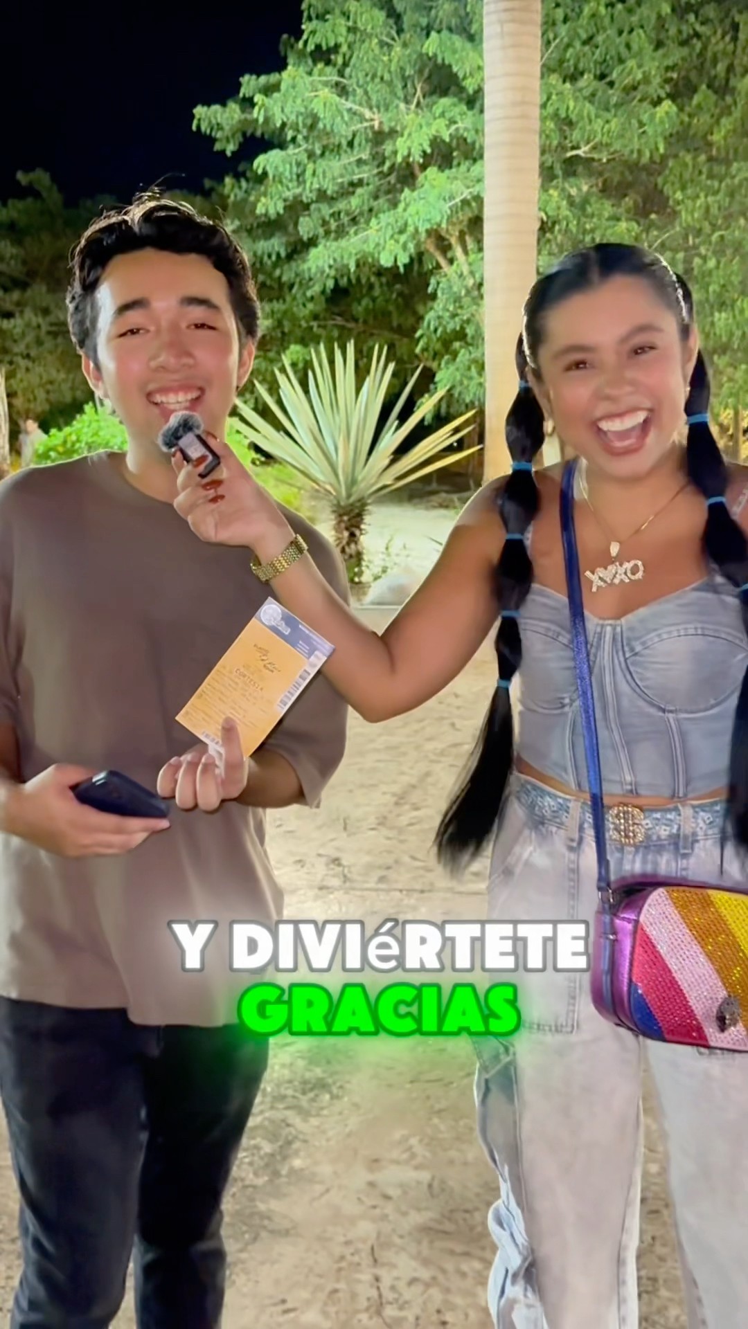 Te regalo un boleto vip si me sigues ?