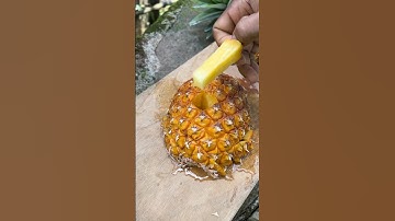 Bite sized pineapple with this hack 🍍#viral #food #hacks #pineapple #pinea ......
