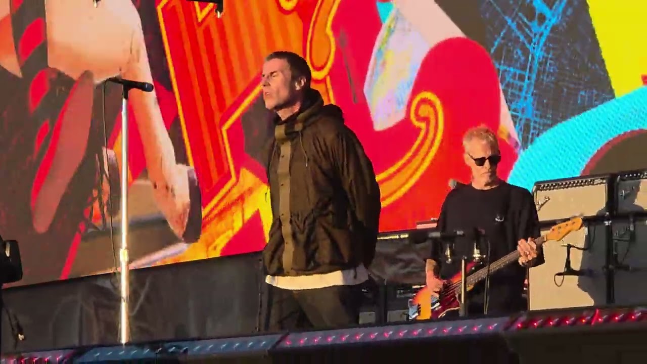 Oasis - Roll With It (Live in Manchester, July 11th 2025)