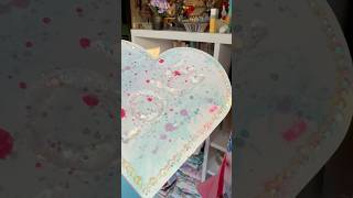 DIY wood heart book shelf decor
I love using my craft supplies on hand to decorate wood decor pieces. It’s fun, it makes good decorative pieces for shelves, and it uses up my stash of supplies.
#diy #decor #wood #craftideas #shorts #viralshorts DIY wood heart book shelf decor