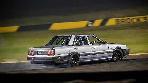 R31 Skyline drifting south circuit