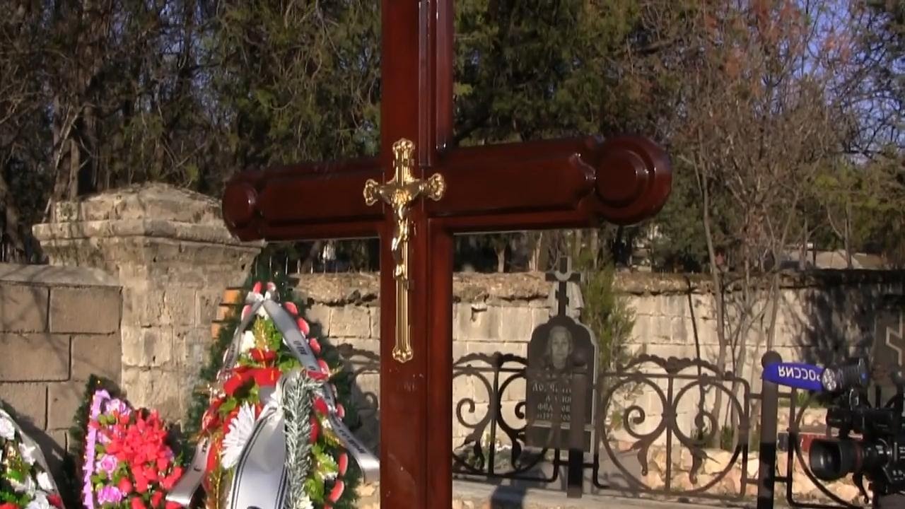 Севастополь похоронили. Могила сына Януковича в Севастополе. Похороны сына Януковича в Севастополе.