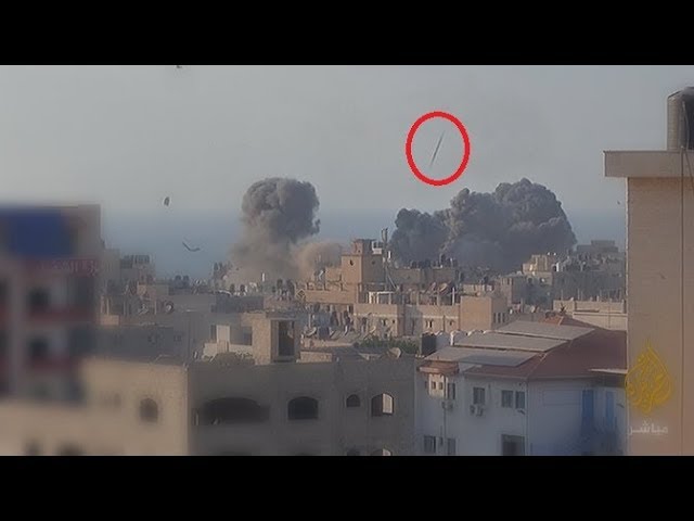 لحظة استهداف الطائرات الإسرائيلية لمركز سعيد المسحال الثقافي غرب غزة