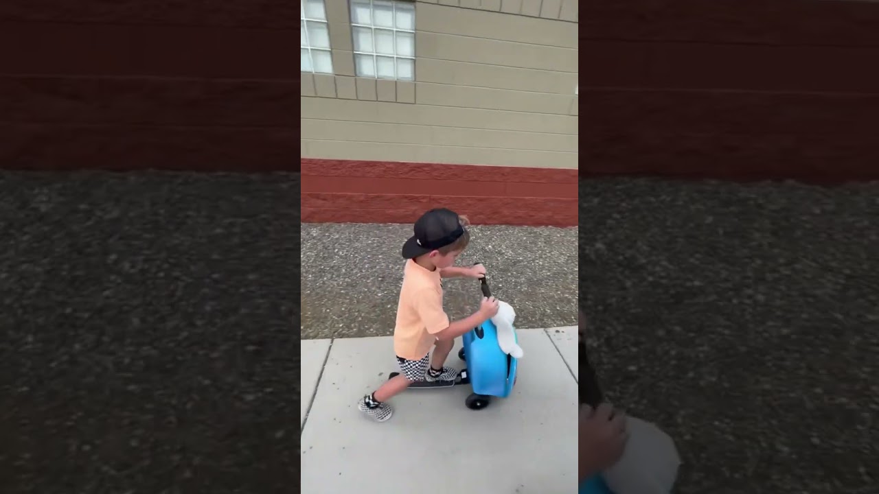 Fun scooter luggage ride 🔥🤖