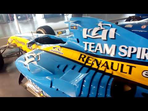 renault-r25-formula-1-car-up-close