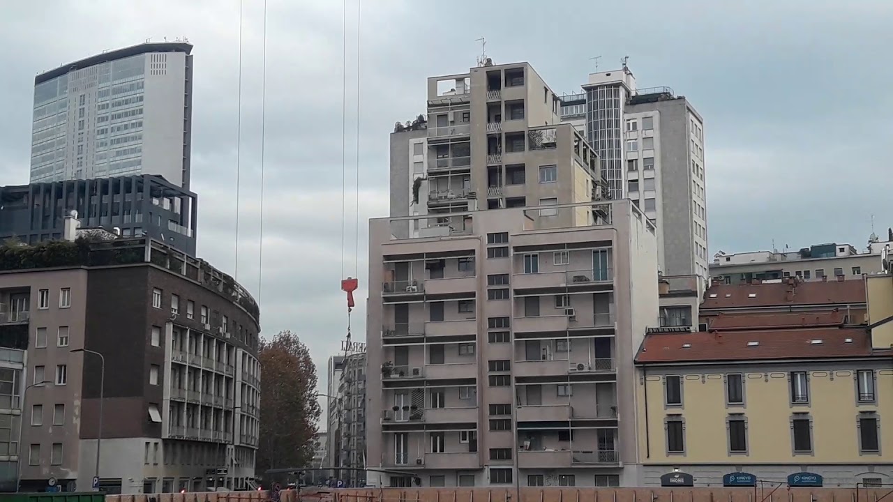 Milano, cantiere giardini dinverno gru potain md 238a e md 208a al ... Giardini d inverno milano
