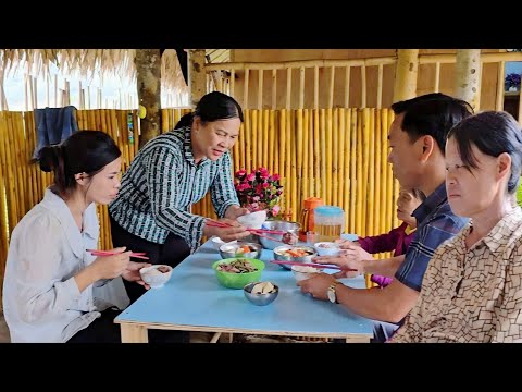Mom Cooked To Celebrate Bao S Return To Work But Someone Came Over Uninvited