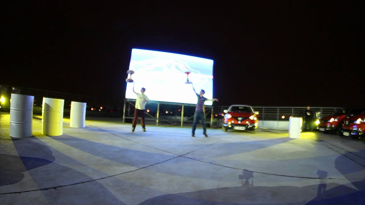 jumping a car Parkour Paris - Show Renault Captur