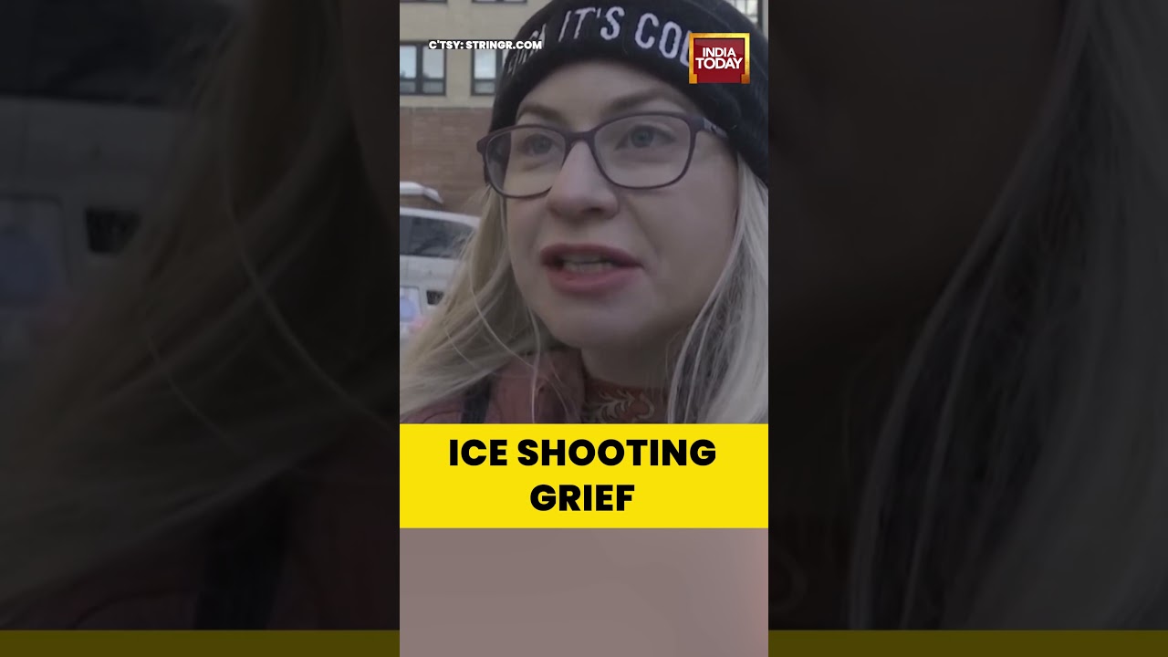 Candlelight Vigil for Alex Pretti Held in NYC After Fatal Immigration Shooting