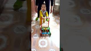 Minh Tú 11m tập xe gà