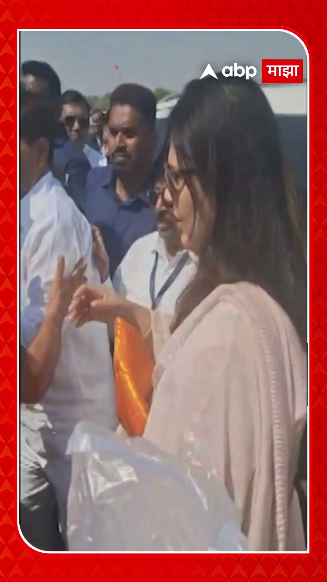 Devendra Fadnavis Beed : मुख्यमंत्री देवेंद्र फडणवीस, पंकजा मुंडे यांचं बीडमध्ये आगमन, धसही उपस्थित