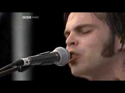 Supergrass - Alright (Live at Glastonbury 2004) acordes