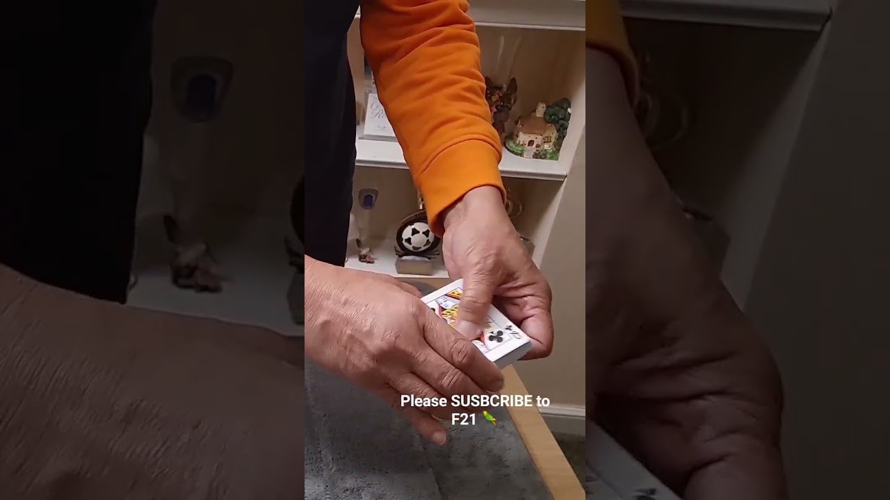 F21 Magic Trick 106 - Queen Color Change 