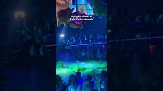 mgk gets SLIMED at Kids’ Choice Awards