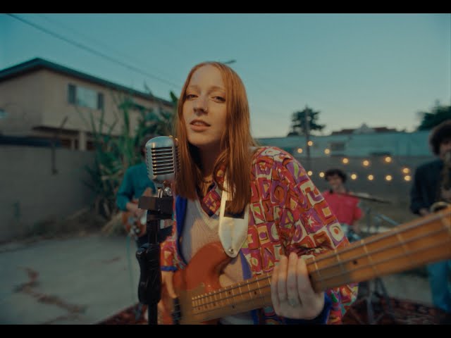 Zoe Sparks - The Fakeup Song (Official Music Video)