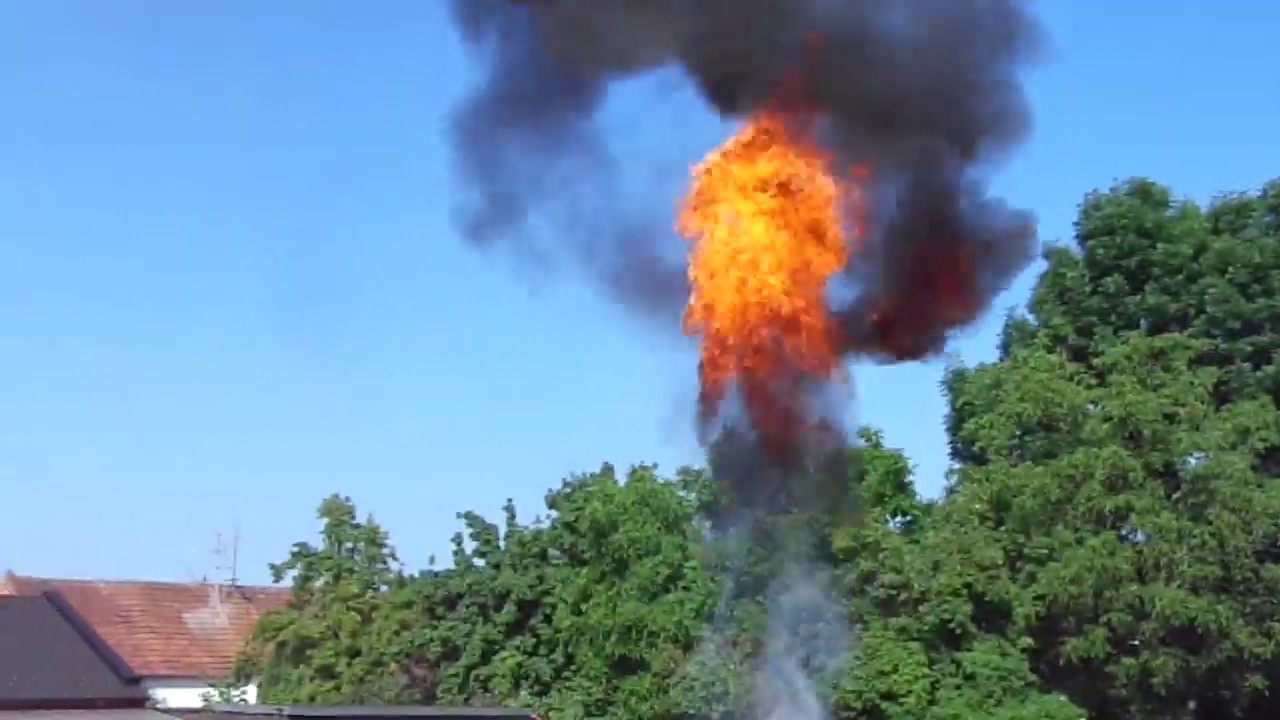 SDH Blatnice - varovná ukázka hašení hořícího oleje vodou