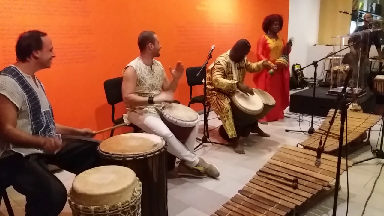 Djembefola Fatoma Dembele met le feu YouTube