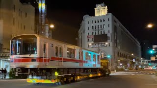 まさかのトプナン廃車…【02-181F 荻窪方先頭車両 廃車陸送】営団02系80番台02-181編成の池袋方先頭車両が山広運輸のトラックに載せられて浅草駅前を通過するシーン（2022.9.22深夜）