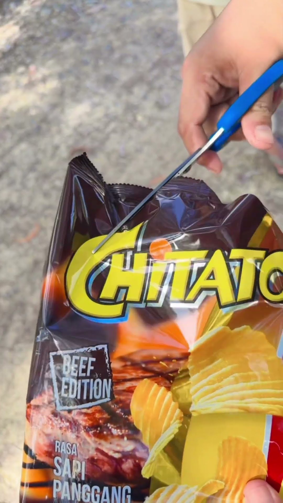 Solusi tangan kotor mau makan snack ??