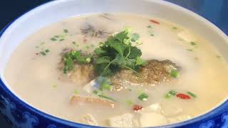 大廚教你：【魚頭豆腐湯】的做法，湯汁濃白，鮮香好喝