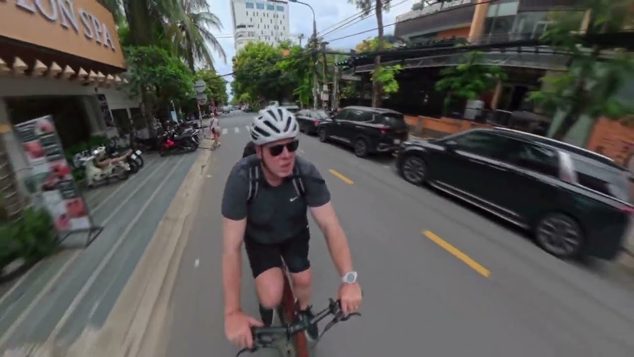 Riding Through Da Nang | From Home to Scallywags Bar 🇻🇳