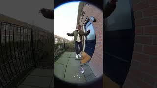 Download Lagu Stoeptegel-Express brengt tiener verrassend naar de deurmat MP3