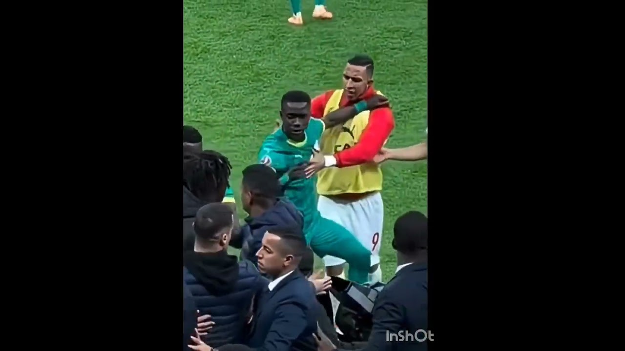 gana gueye humilier hakimi.😅🤣😂