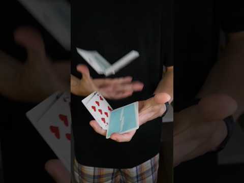 落ち着くトランプで遊んでみた#shorts #cardistry #asmr #flourish #マジシャン #マジック #フラリッシュ #手品 #casino #カジノ #水色 #落ち着く