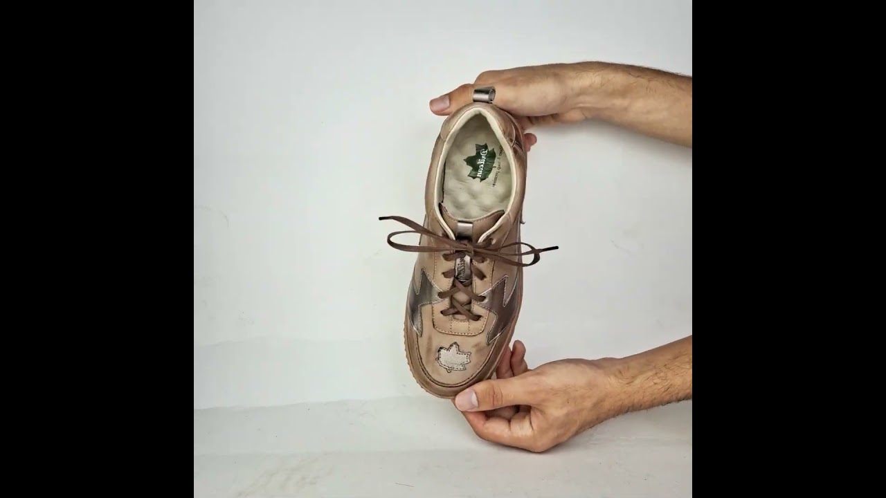 Tênis Feminino em Couro Legítimo com Palmilha em Gel - FENDI /ONIX
